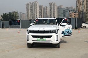 售价25.98万起 豪野电驱SUV BJ60雷霆中原上市