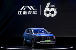 9.98-14.98万元  大七座电混SUV  江淮X8 E家正式上市