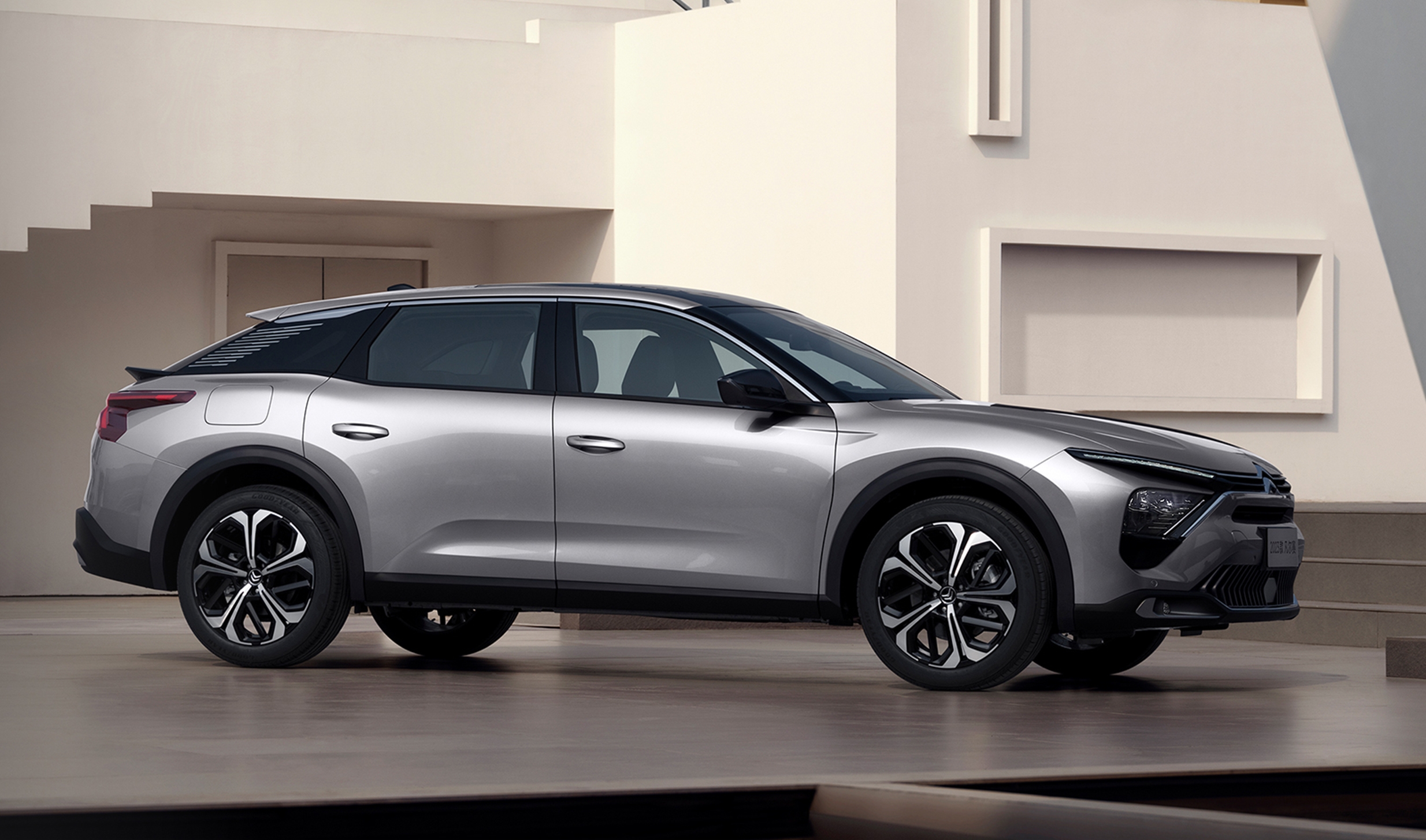 别克e4增值款焕新上市,配备最新的econnect智联系统,增加了多款热门