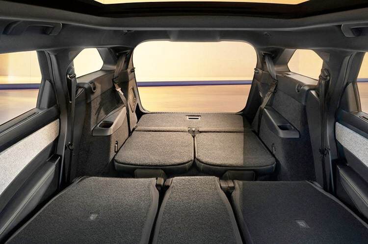 6969全新5008采用的是2 3 2的7座布局,座椅采用是一体式的运动