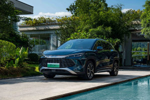 比亚迪“双宋”家族上市13.58万元起售，见证SUV全新顶流