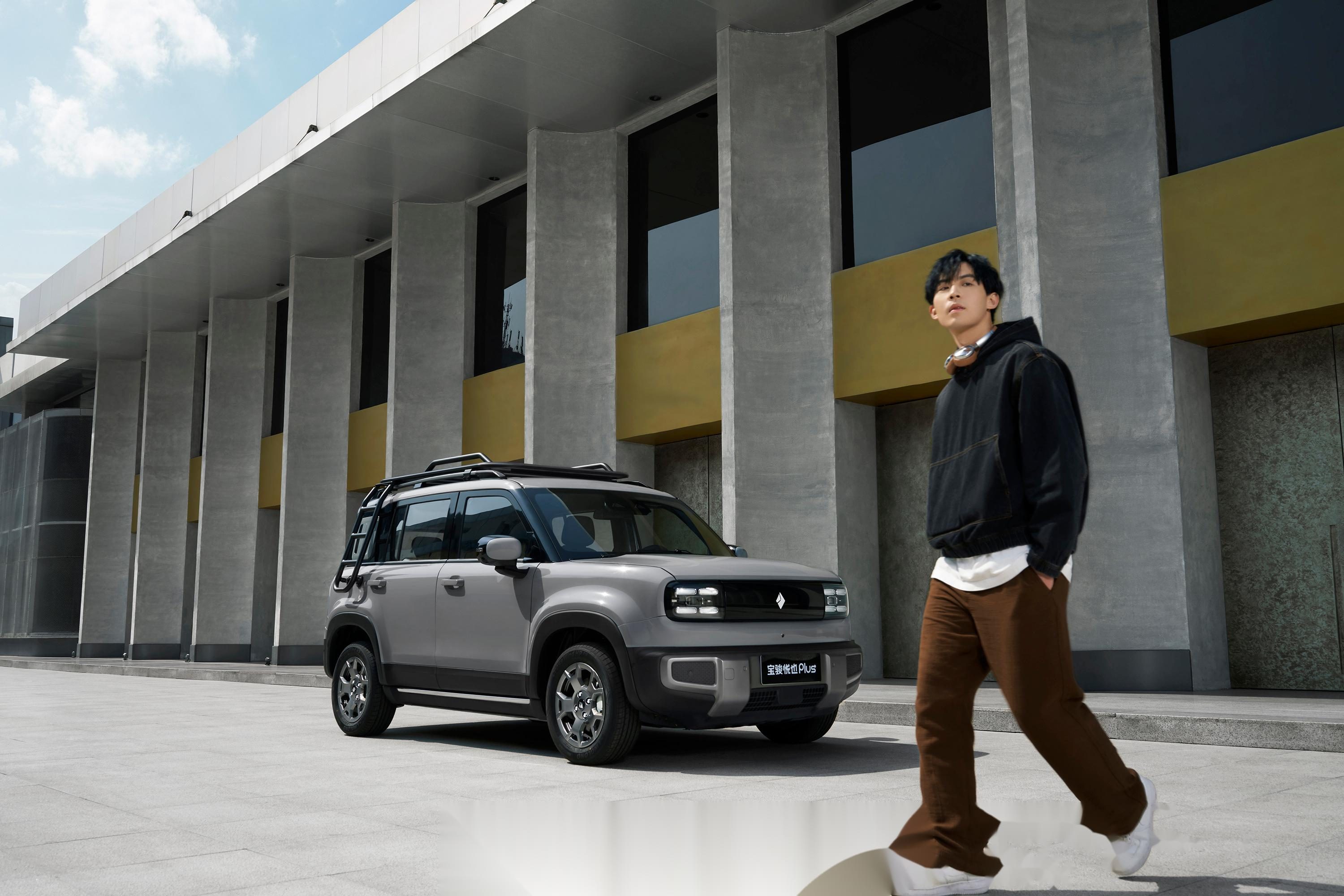 10万级方盒子硬派SUV！吉利牛仔对比宝骏悦也PLUS，谁能胜出？