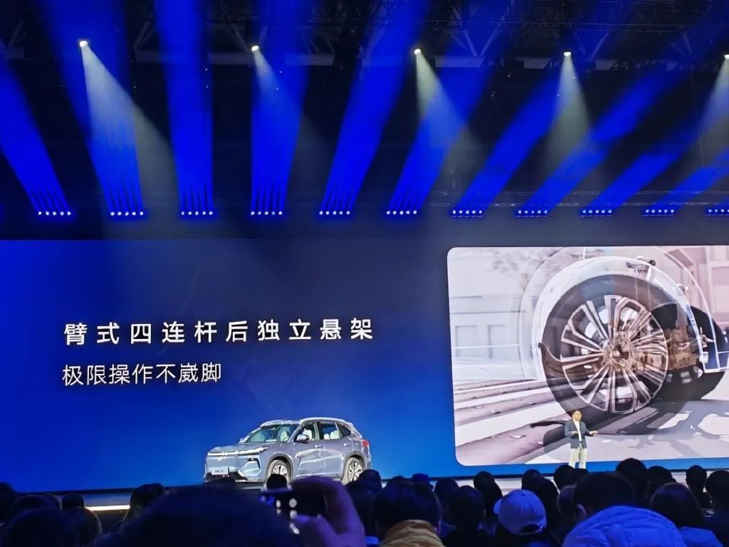 10万级家用车务实之选，吉利银河星舰7满足既要又要还要