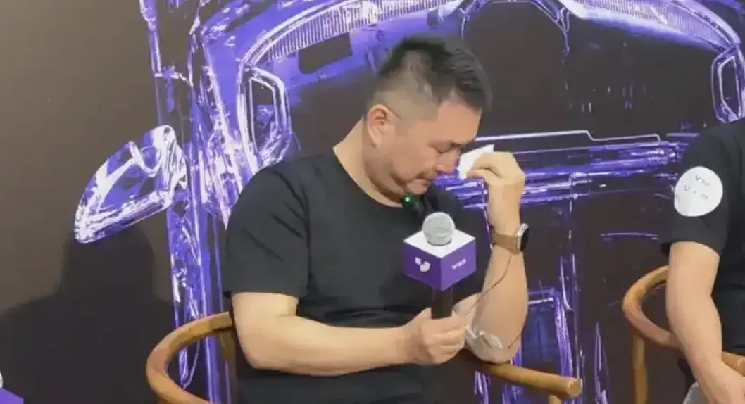 现场直击 | 极越解散，夏一平的哭和笑