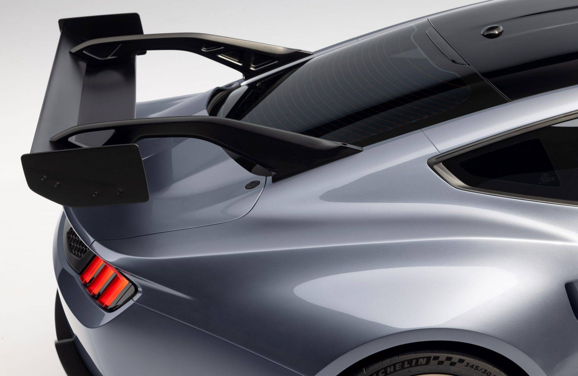 Mustang GTD加入纽北“6分俱乐部”，已能吃到911 GT3 RS尾气？