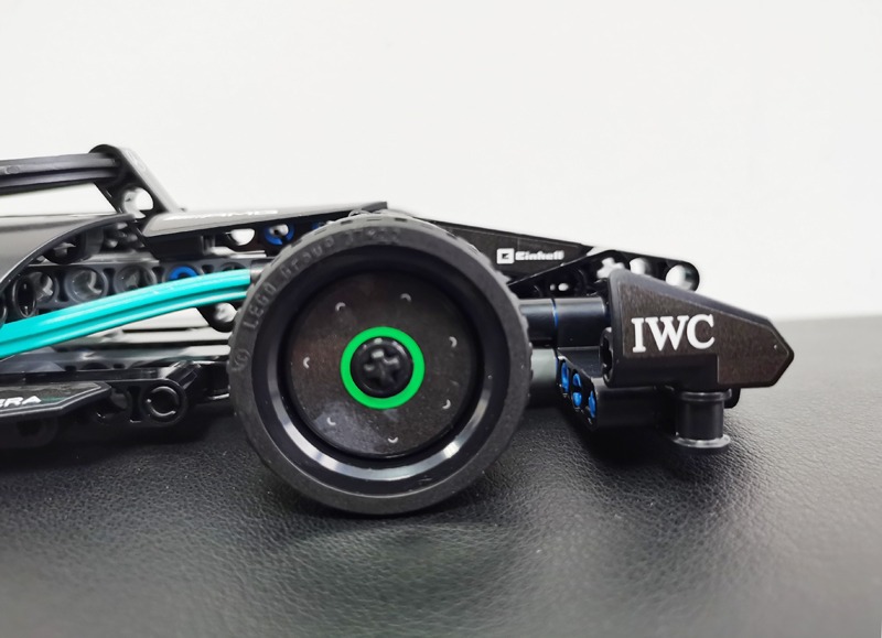 铖品记丨在有F1赛车的钟表店里，看F1收官战是什么体验？