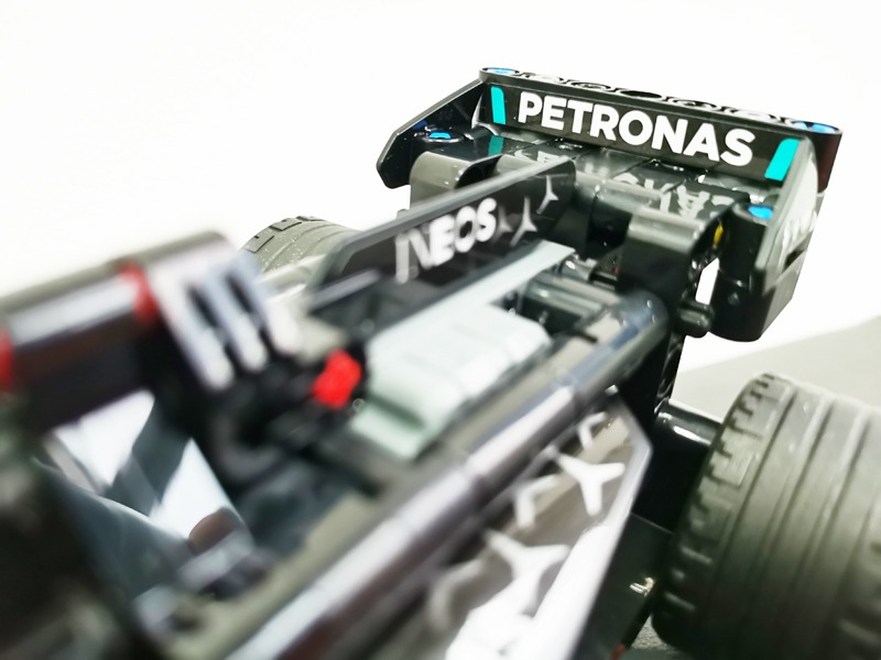 铖品记丨在有F1赛车的钟表店里，看F1收官战是什么体验？