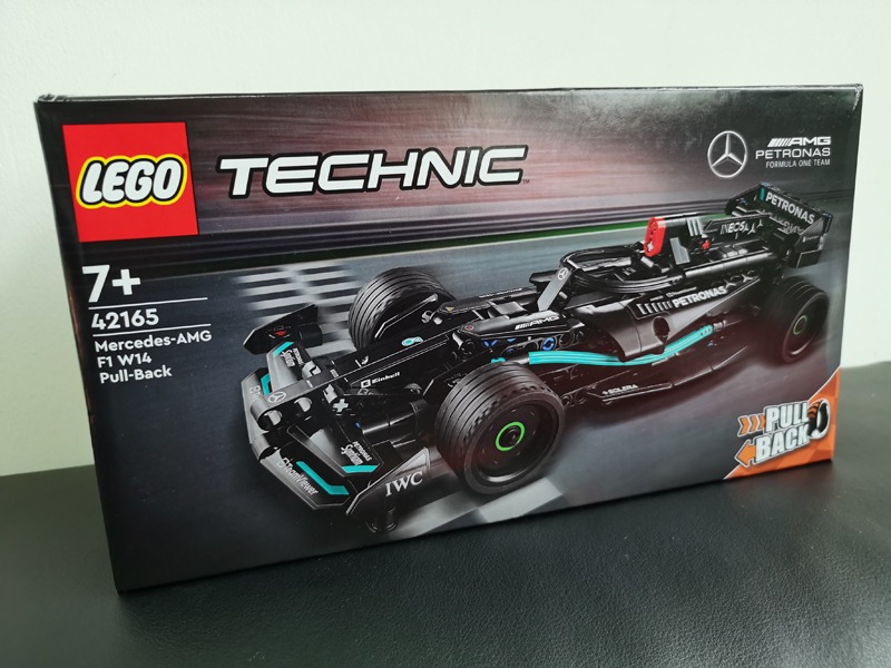 铖品记丨在有F1赛车的钟表店里，看F1收官战是什么体验？