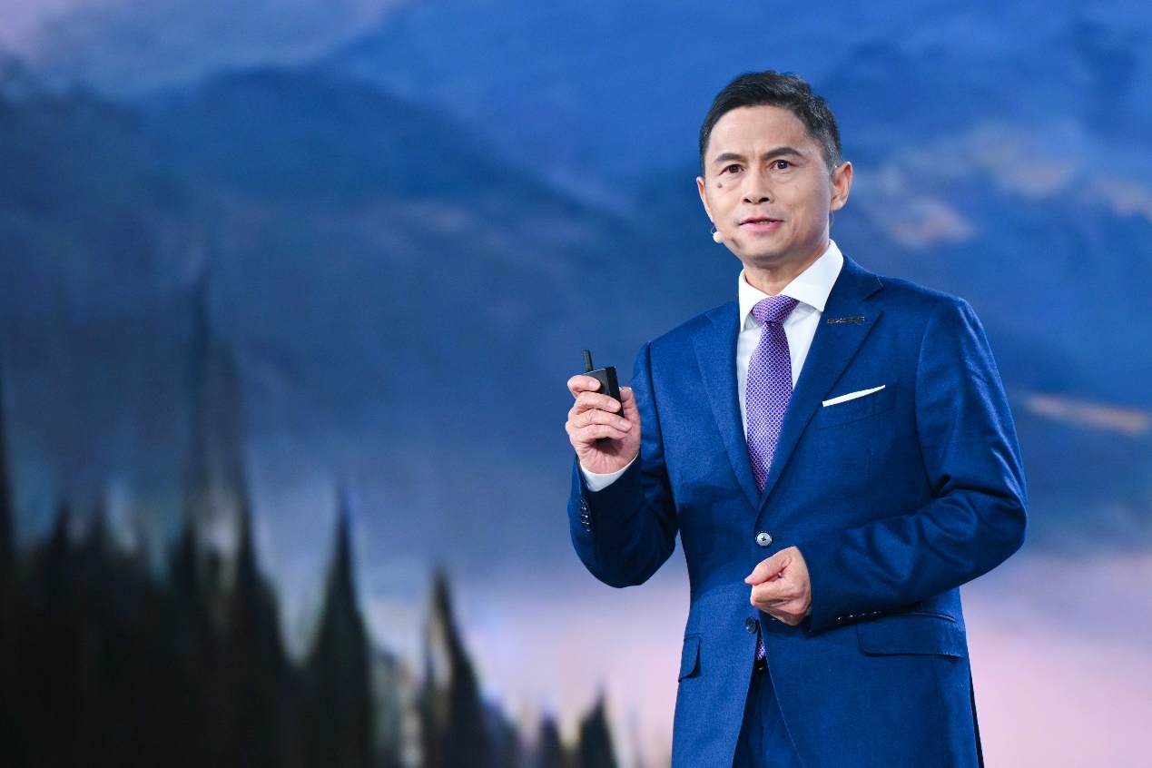 迈向科技新豪华品牌，全新星纪元ET增程四驱23.98万元起售