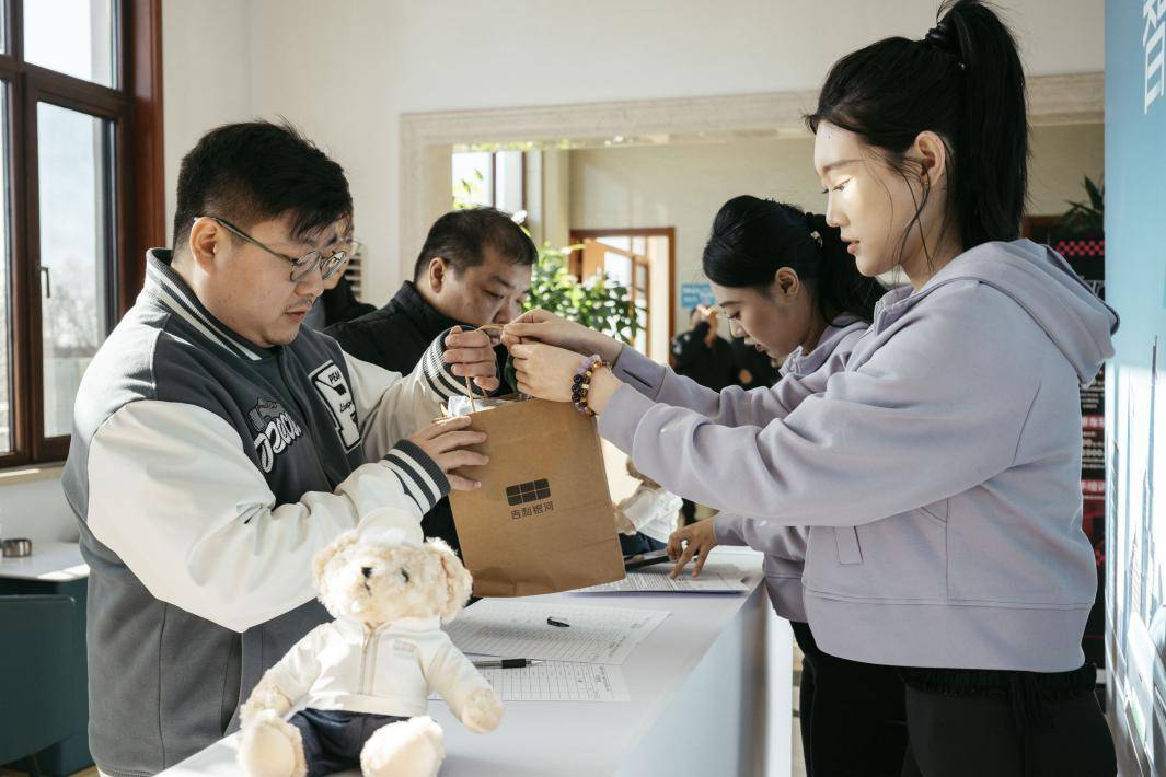 吉利银河E5对比试驾品鉴会天津站落幕