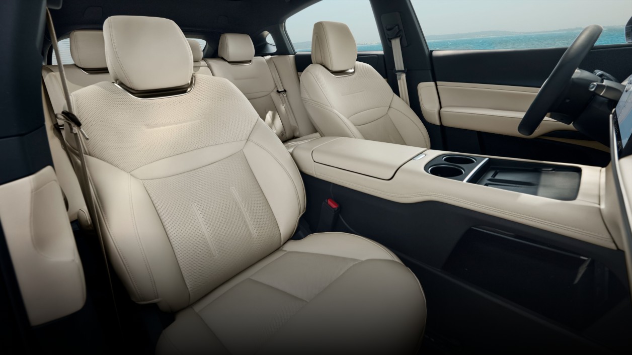 20万级纯电SUV，小鹏G6和特斯拉Model Y谁更值得入手？
