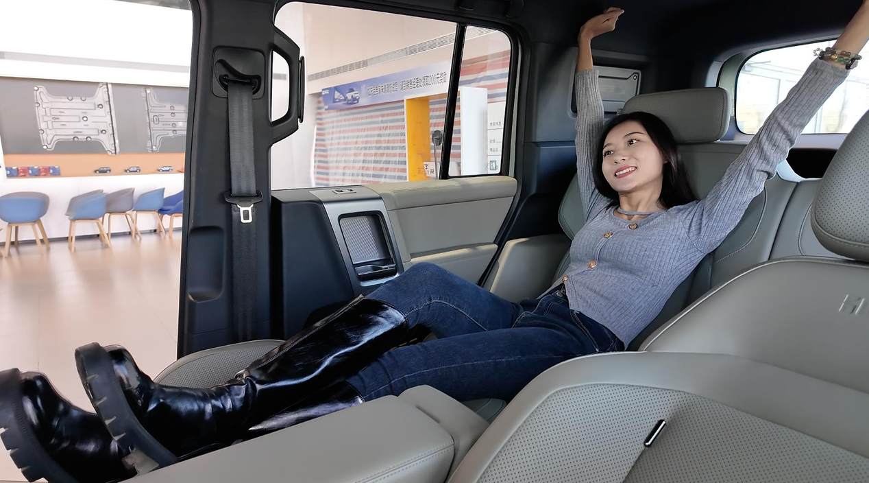 三种续航 复古外形 9.98万起售的iCAR V23值得买吗？