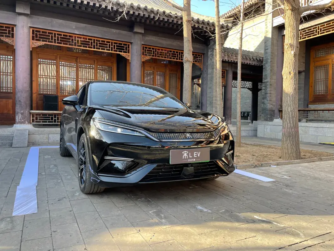 比亚迪宋L EV用实力证明“聪明”的汽车是这个样子的