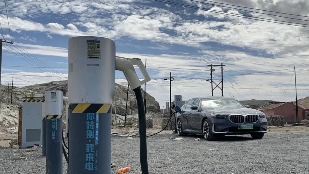 阿勒泰我来了！穿越10000公里，BMW i5的驾驶辅助、豪华舒适性等表现如何？