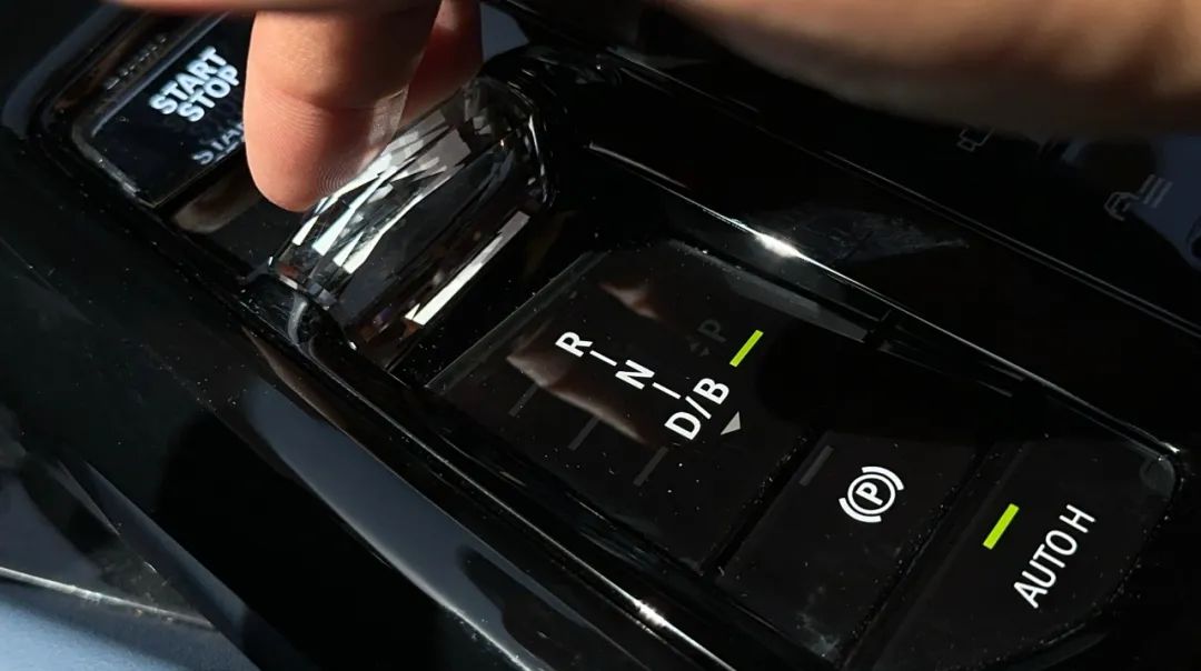穿越10000公里！开着BMW i5挑战新疆盘龙古道，整体能耗表现令人惊喜！