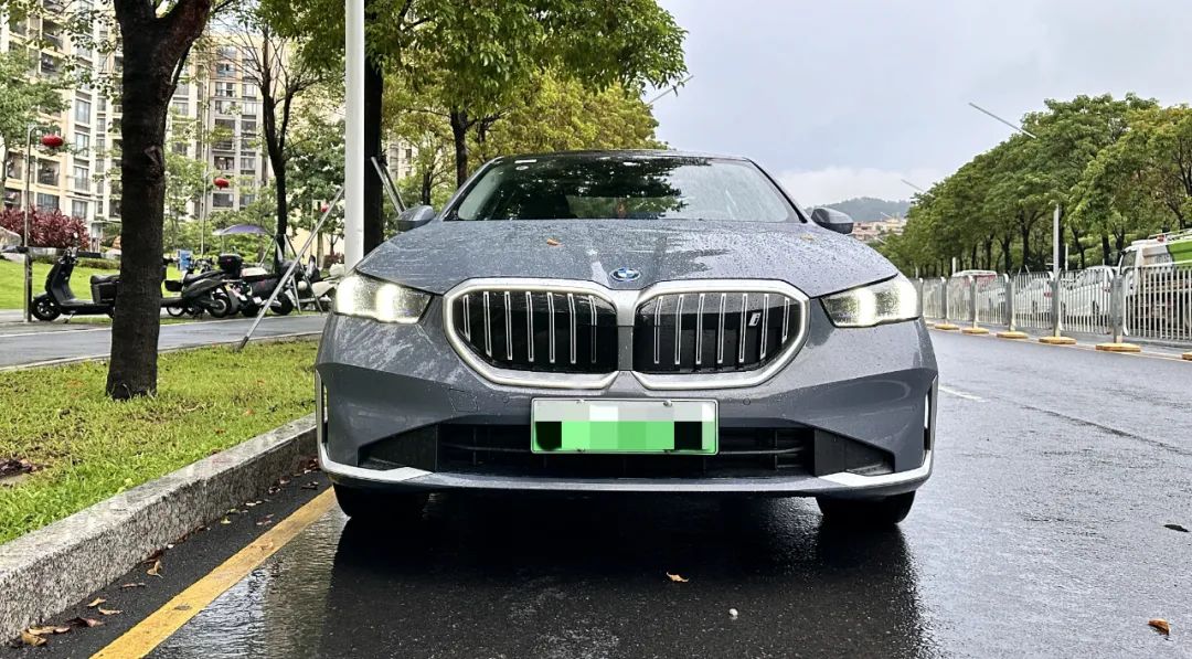 阿勒泰我来了！穿越10000公里，BMW i5的驾驶辅助、豪华舒适性等表现如何？