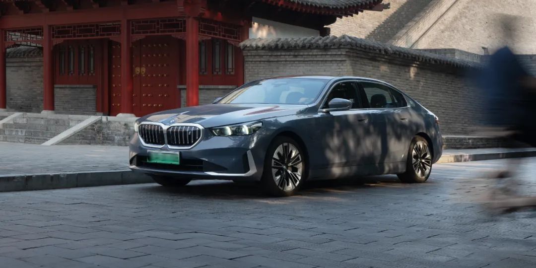 阿勒泰我来了！穿越10000公里，BMW i5的驾驶辅助、豪华舒适性等表现如何？