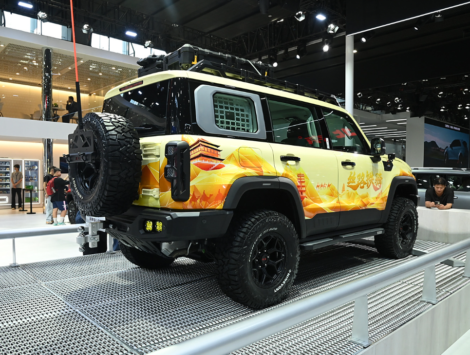 BJ40魔核电驱版预售价高于预期：22.48万元起的标准略高
