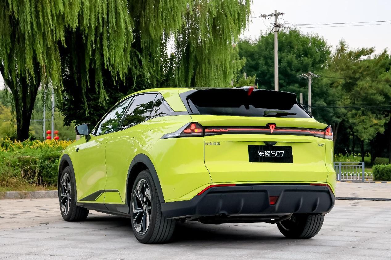 20万以内可油可电SUV，深蓝S07和比亚迪宋PLUS谁更适合冬季用车？