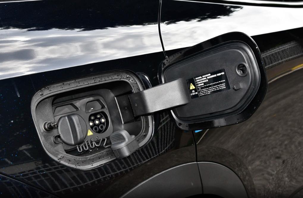 20万以内可油可电SUV，深蓝S07和比亚迪宋PLUS谁更适合冬季用车？