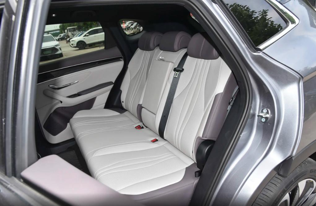20万以内可油可电SUV，深蓝S07和比亚迪宋PLUS谁更适合冬季用车？