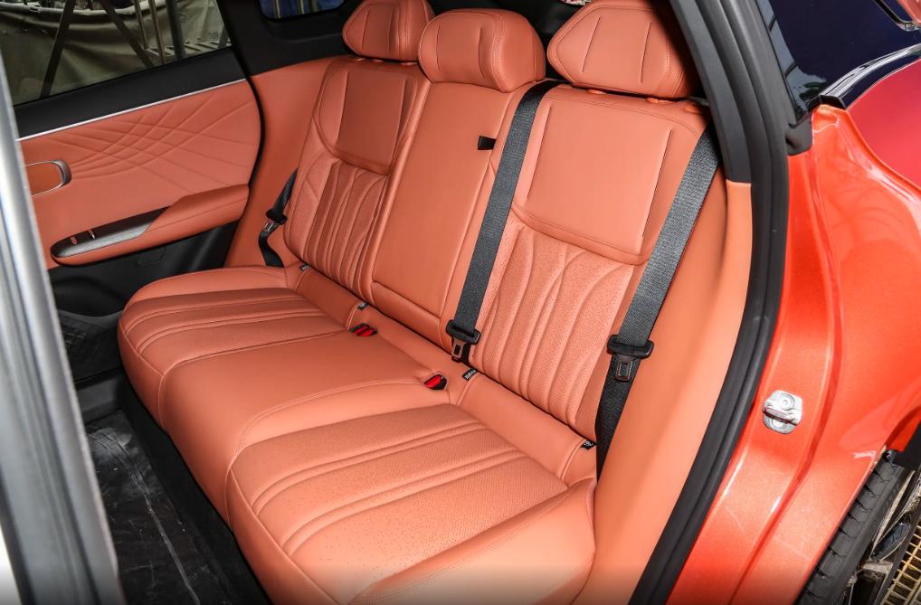 20万以内可油可电SUV，深蓝S07和比亚迪宋PLUS谁更适合冬季用车？