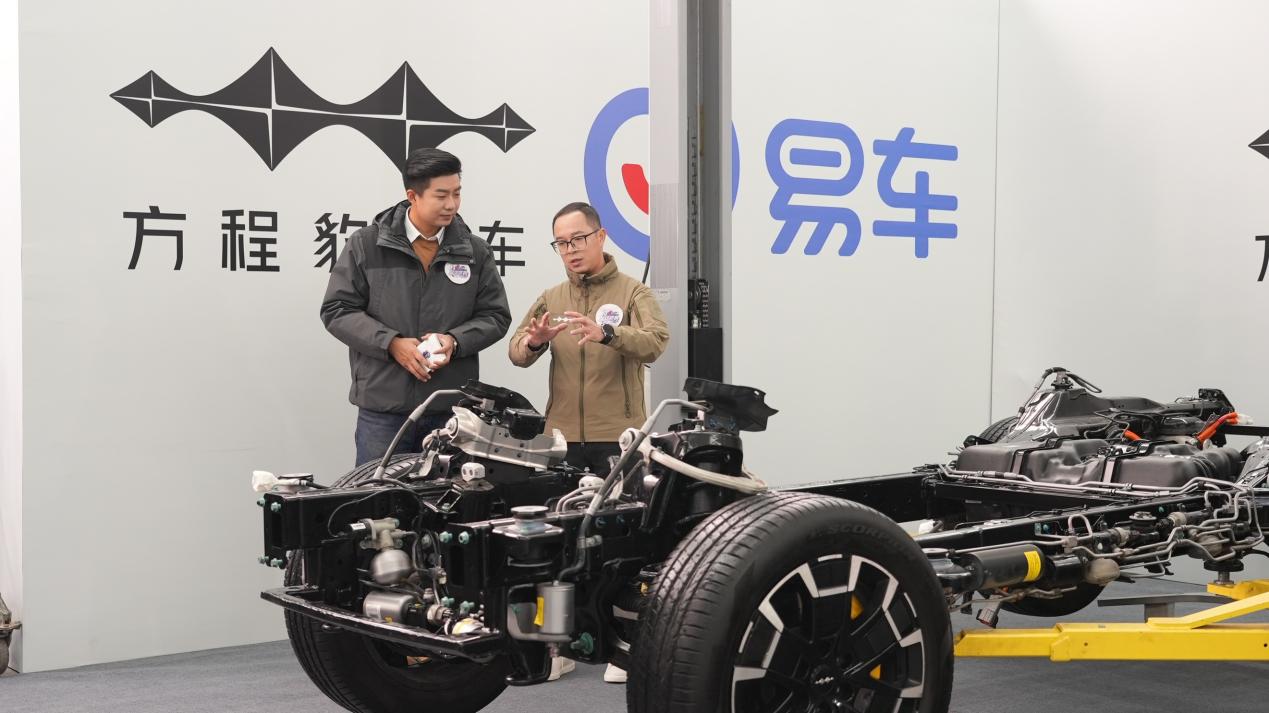 方程豹豹8全球首拆：全面解析安全、用料、科技硬实力