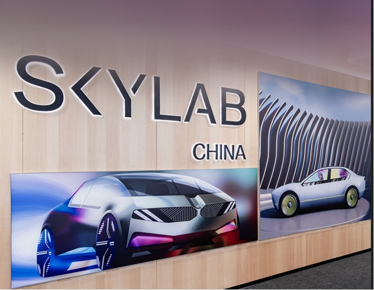 颠覆想象！BMW智舱显示技术将科幻电影桥段照入现实