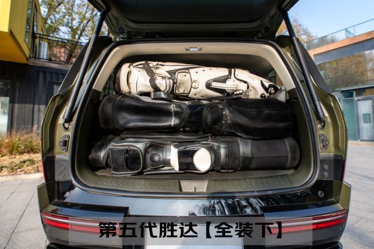 看走眼了！身材不大的第五代途胜，竟是同级最能装？