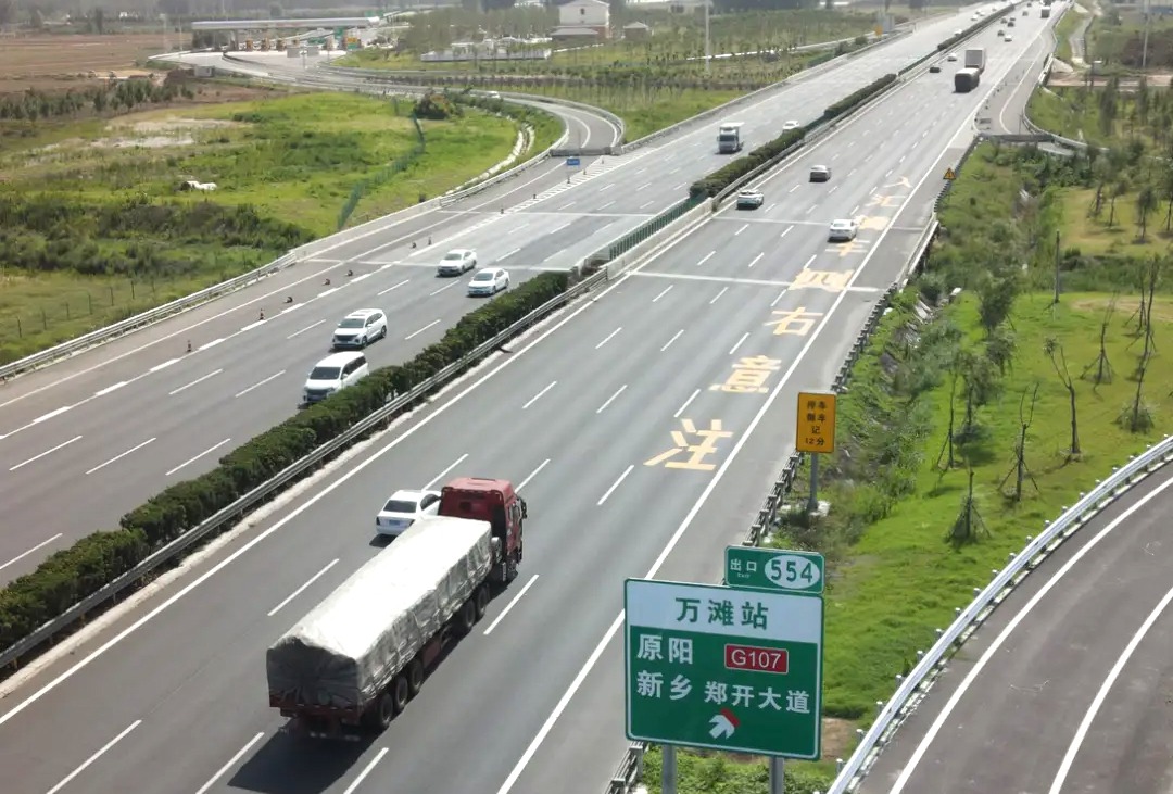 高速上开车，跑完100公里，时速100和120，在时间上相差多少？