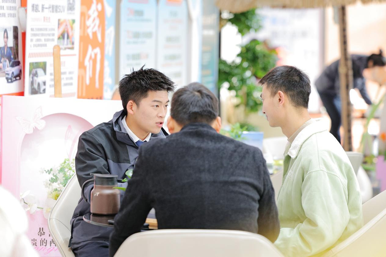 吉利汽车年终盛惠——以旧换新，尽享国补
