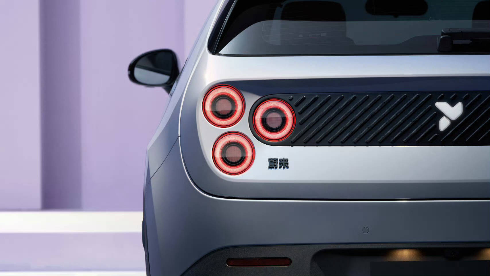 三眼大灯引争议，蔚来萤火虫预售14.88万，硬刚MINI/smart
