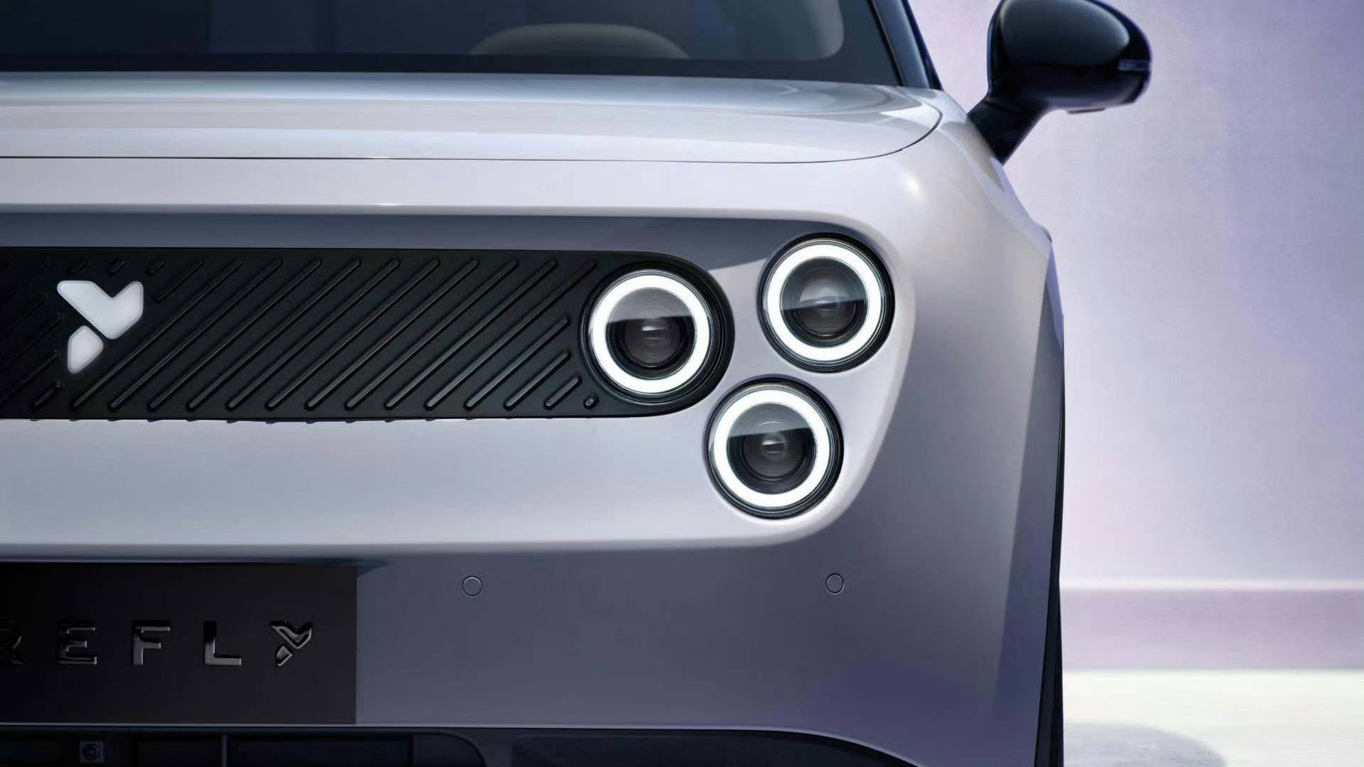 三眼大灯引争议，蔚来萤火虫预售14.88万，硬刚MINI/smart