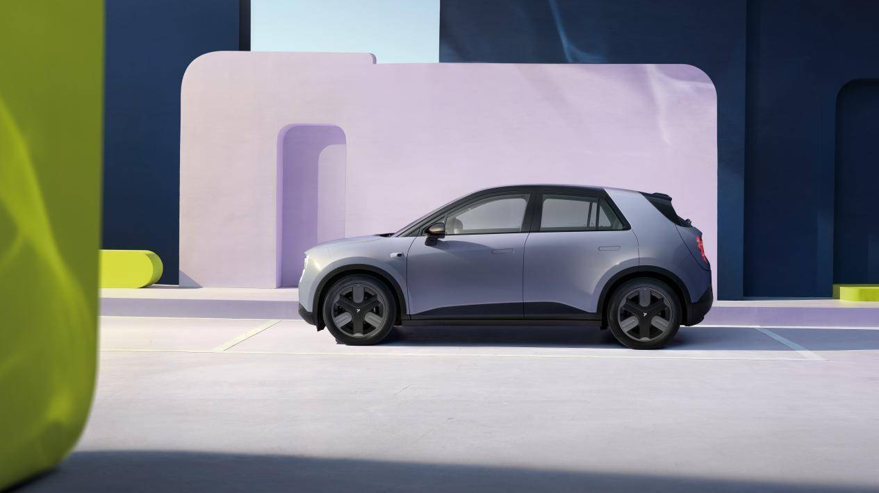 三眼大灯引争议，蔚来萤火虫预售14.88万，硬刚MINI/smart