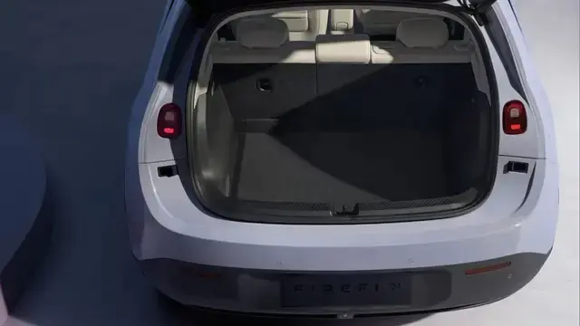 ET9刷新旗舰 萤火虫颠覆小车 2024蔚来日如何展示十年研发实力？