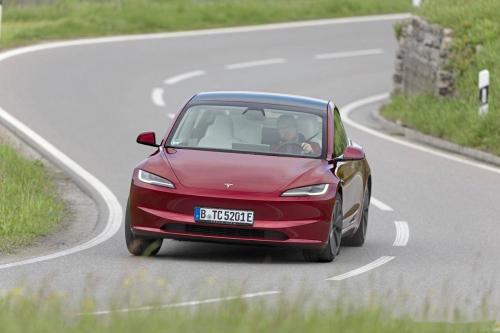 极星2力压特斯拉Model 3 谁才是真正的电动轿跑王者？