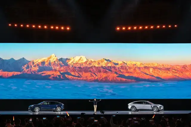 ET9刷新旗舰 萤火虫颠覆小车 2024蔚来日如何展示十年研发实力？