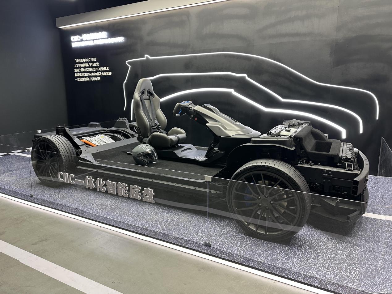 主打安全，120km/h柱碰不起火、不爆炸，宁德时代磐石底盘发布！