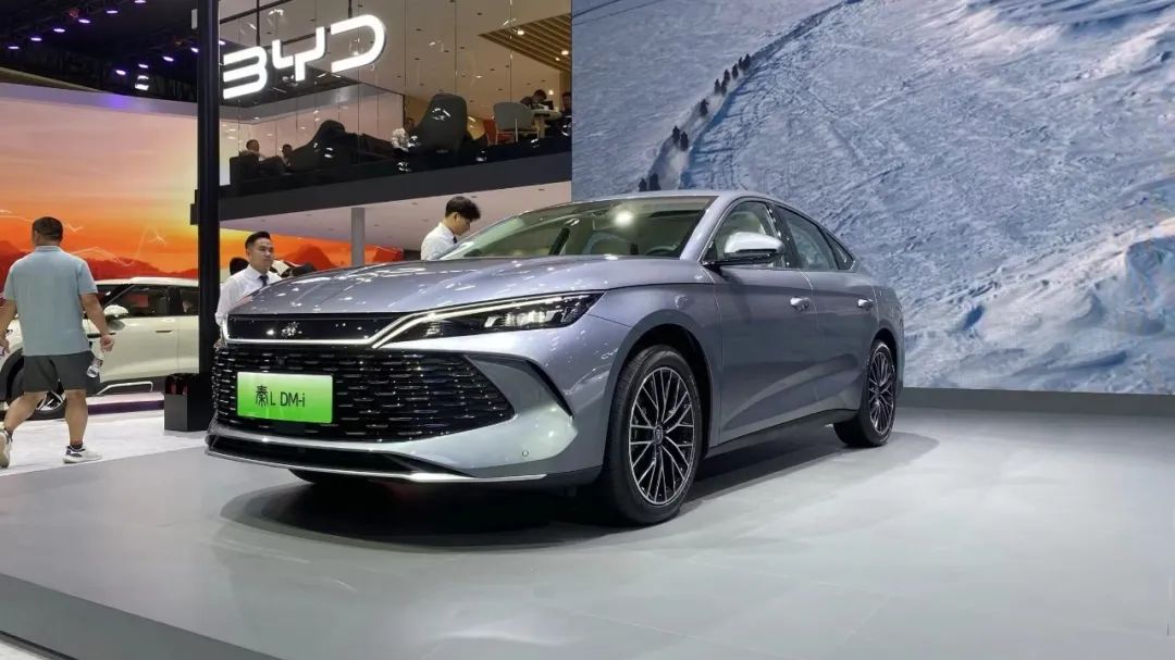 秦L降价了！2025年车市价格战酝酿中，但买车有福了？