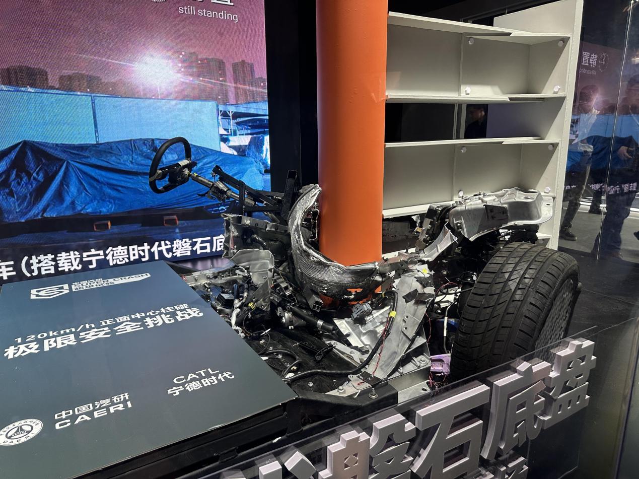 主打安全，120km/h柱碰不起火、不爆炸，宁德时代磐石底盘发布！