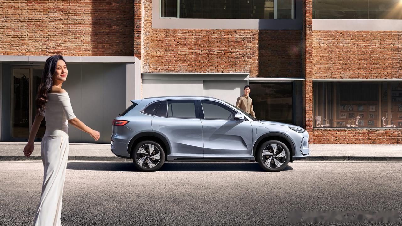 十万级纯电SUV偶遇！奇瑞iCAR V23对比银河E5，鹿死谁手？