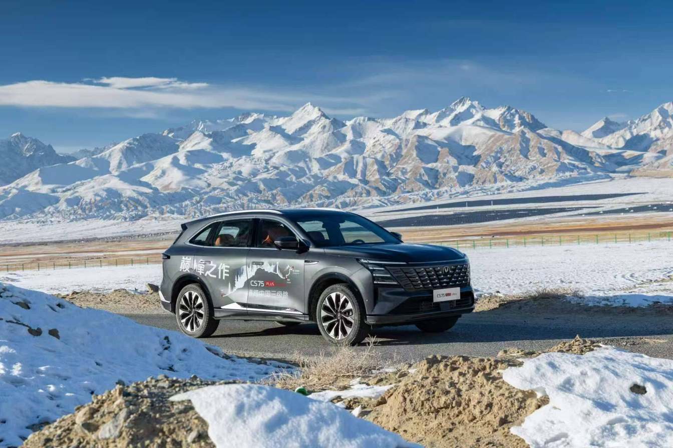 油车新表率、2.0T+8AT更来劲：长安第四代CS75PLUS Ultra上市