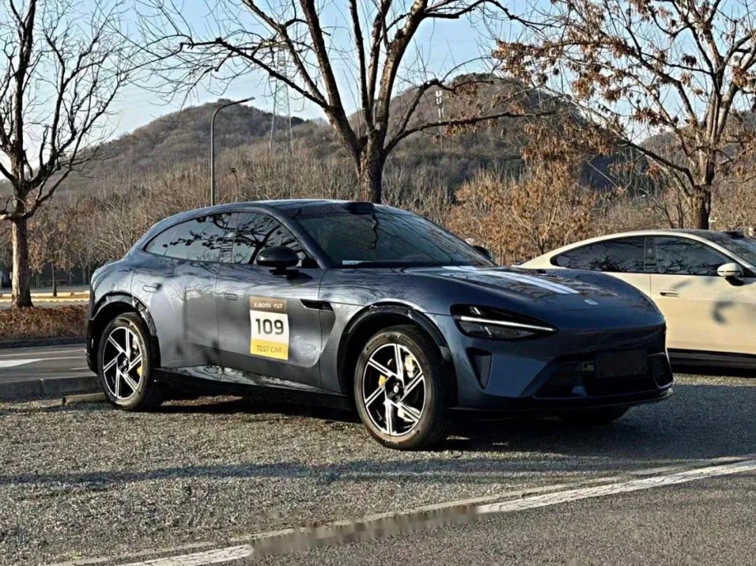 雷军又上爆款，小米YU7明年上市！特斯拉Model Y笑不出来了