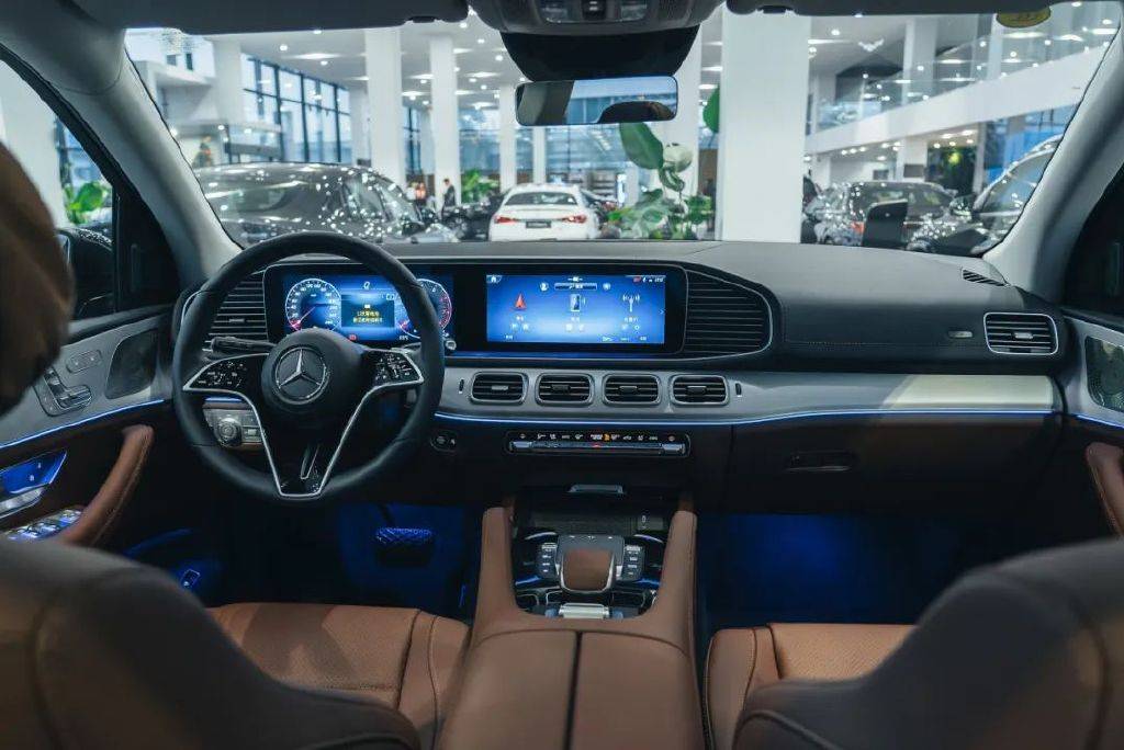 什么样的成都有钱人，会在2024年买一台奔驰GLS SUV？