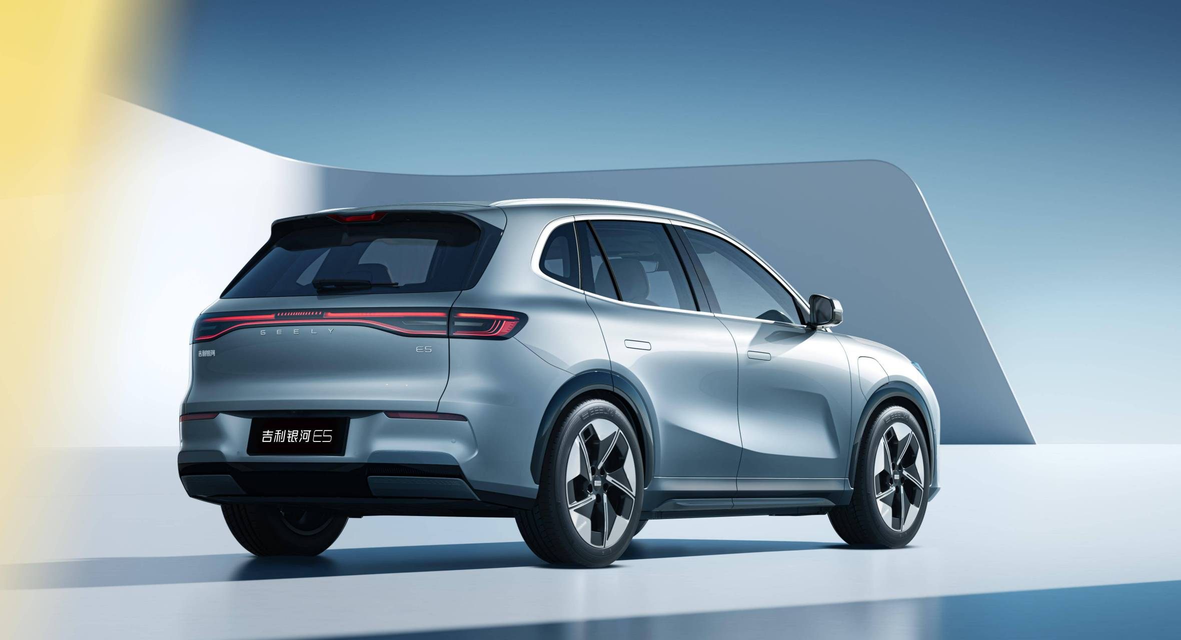 十万级纯电SUV偶遇！奇瑞iCAR V23对比银河E5，鹿死谁手？