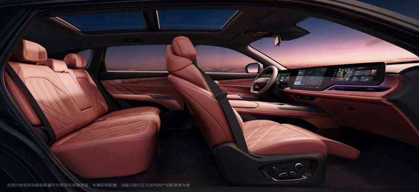 油车新表率、2.0T+8AT更来劲：长安第四代CS75PLUS Ultra上市