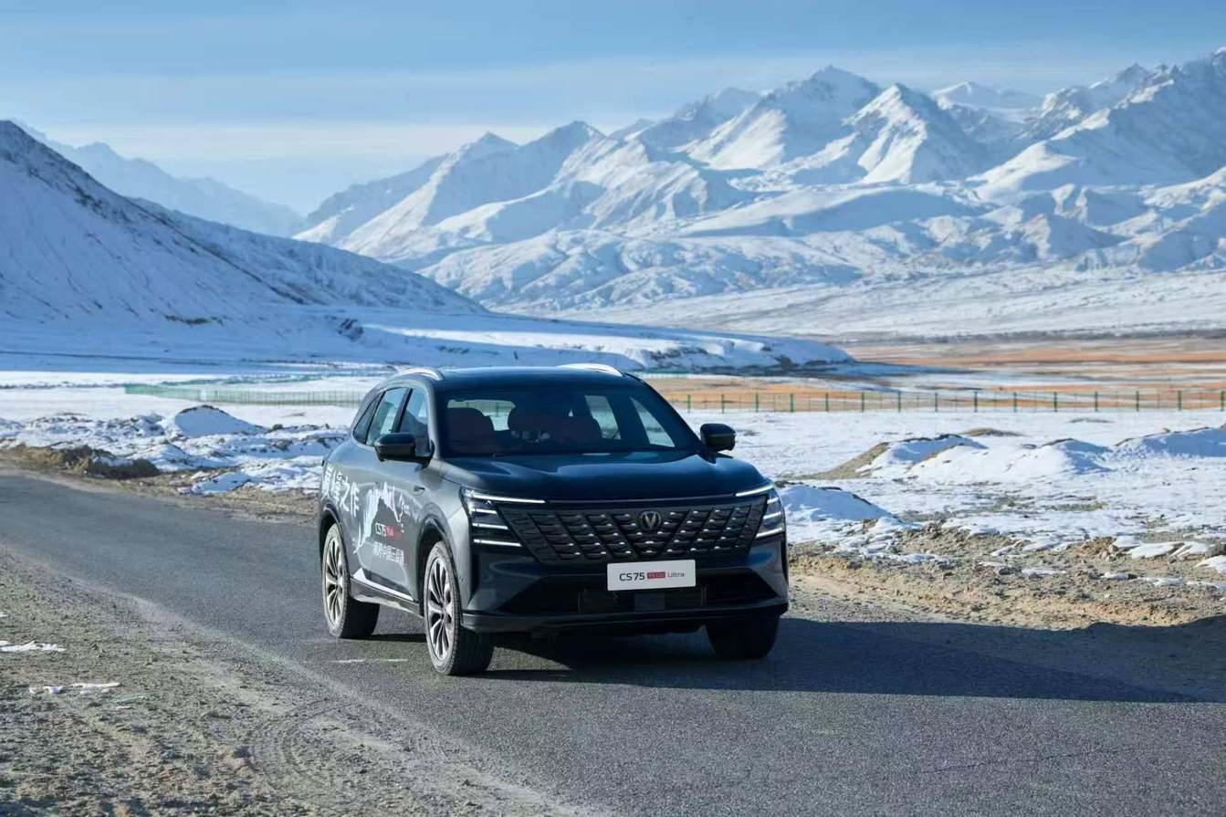油车新表率、2.0T+8AT更来劲：长安第四代CS75PLUS Ultra上市