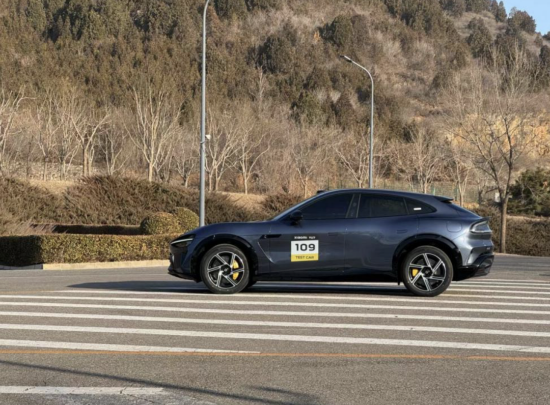 雷军又上爆款，小米YU7明年上市！特斯拉Model Y笑不出来了