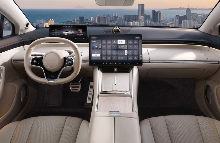 20多万预算，智界新S7何以成Model 3最强挑战者？