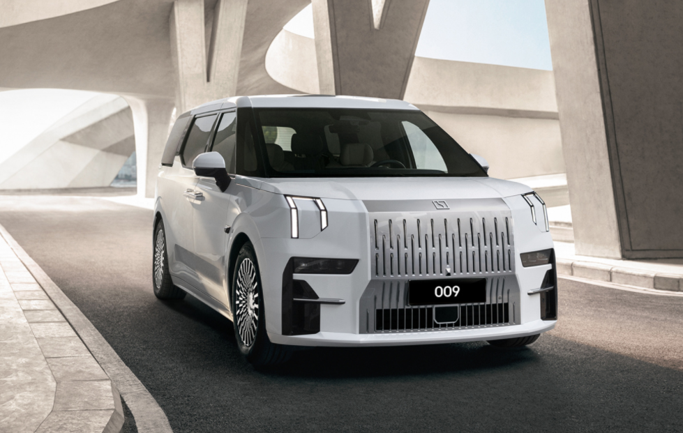 极氪旗舰SUV EX1H伪装车图片曝光，外观有些库里南的味道
